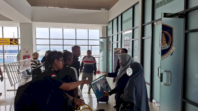 Kantor Imigrasi Parepare Deportasi WN Malaysia Akibat Overstay 101 Hari