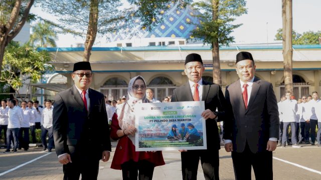 Pemberian penghargaan kepada Kelurahan Tabaringan.