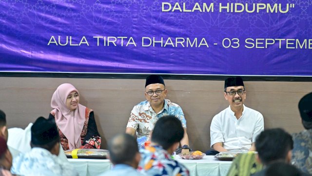 Suasana khidmat peringatan Maulid Nabi Muhammad SAW yang diselenggarakan oleh Perumda Air Minum Kota Makassar di Aula Tirta Dharma, Kamis (3/9/2026).