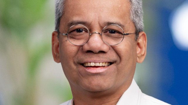 Menteri Keuangan Suahasil Nazara dalam seragam Kementerian Keuangan setelah resmi menjabat sebagai Menteri Keuangan Republik Indonesia menggantikan Purbaya Yudhi Sadewa.