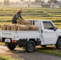 Kalla Toyota Catat Kenaikan Penjualan, Hilux Rangga Kuasai 51,4 Persen Pangsa Pasar Pick Up Medium