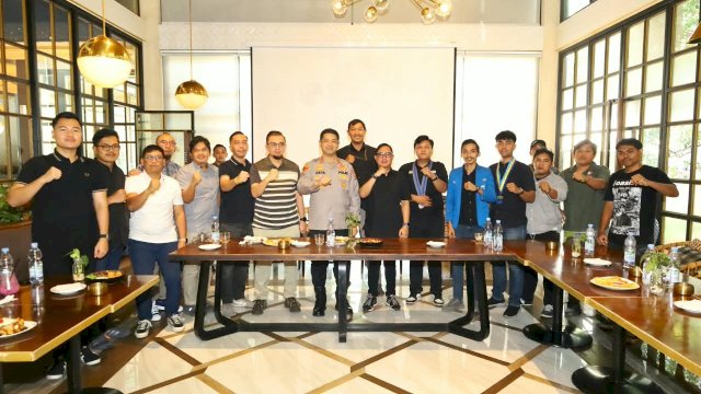 Pertemuan dikemas dalam ruang dialog terbuka di Makassar, pada Jumat (25/09).
