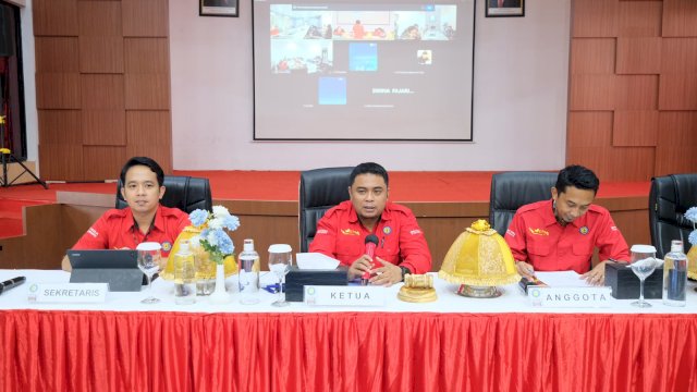 Pimpinan sidang memimpin jalannya persidangan Musyawarah Daerah Luar Biasa (MUSDALUB) 2026 DPD SP PLN UIP Sulawesi di Makassar, Jumat (2/10/2026).