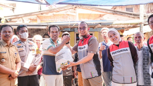 Pertamina Patra Niaga Regional Sulawesi Bagikan 2.000 Paket Sembako di Wilayah Operasional