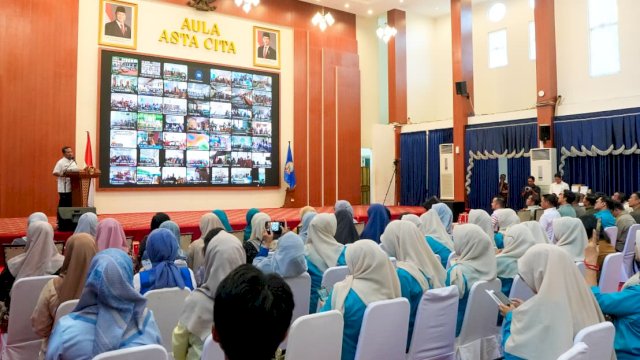 Suasana pencanangan Rekor MURI kemoprofilaksis pencegahan kusta dan Skrining Andalan Sehati yang dihadiri Gubernur Sulsel Andi Sudirman Sulaiman secara hibrida bersama 24 kabupaten/kota di Aula Asta Cita, Rujab Gubernur Sulsel, Selasa (27/10/2026).