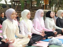 HUT Kalla ke-74, Bugis Waterpark Adventure Gelar BWP Nature Yoga Diikuti 150 Peserta