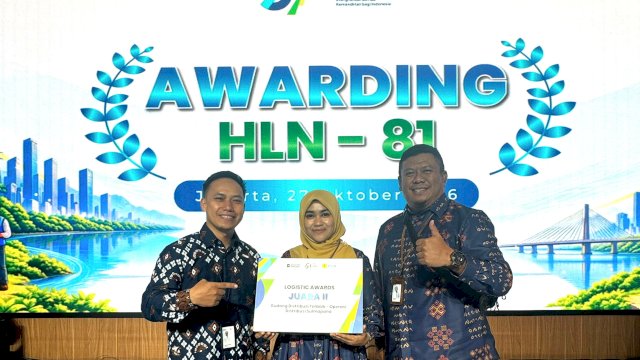 PLN UID Sulselrabar menerima penghargaan Juara 2 kategori Gudang Distribusi Terbaik Operasi Distribusi Sulmapana (ODM) yang diraih UP3 Watampone pada Awarding HLN ke-81.