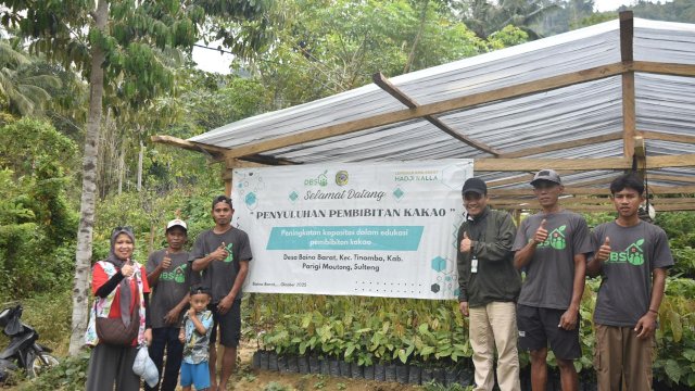 Program Manager Bidang Community and Development Care (Comdev) LAZ Hadji Kalla, Erny Rachmi Nurdin, melakukan kunjungan ke beberapa titik demplot petani di desa binaan yang berlokasi di Kabupaten Parigi Moutong, Sulawesi Tengah, beberapa waktu lalu.