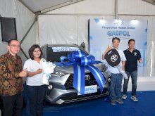 Rayakan 7 Dekade, Asuransi Astra Serahkan Hadiah GASPOL Toyota Veloz Hybrid ke Pelanggan