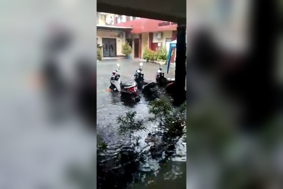 Air rendam Mapolsek Panakkukang (ist)